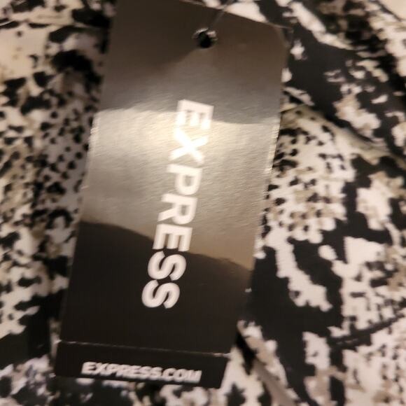 NWT EXPRESS Black & White Snakeskin Tunic Sleeveless Blouse Sz Large Flowy Girly - Picture 8 of 12